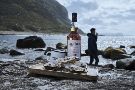 Talisker partners with Loch Fyne Oysters to raise money for coastal charity.